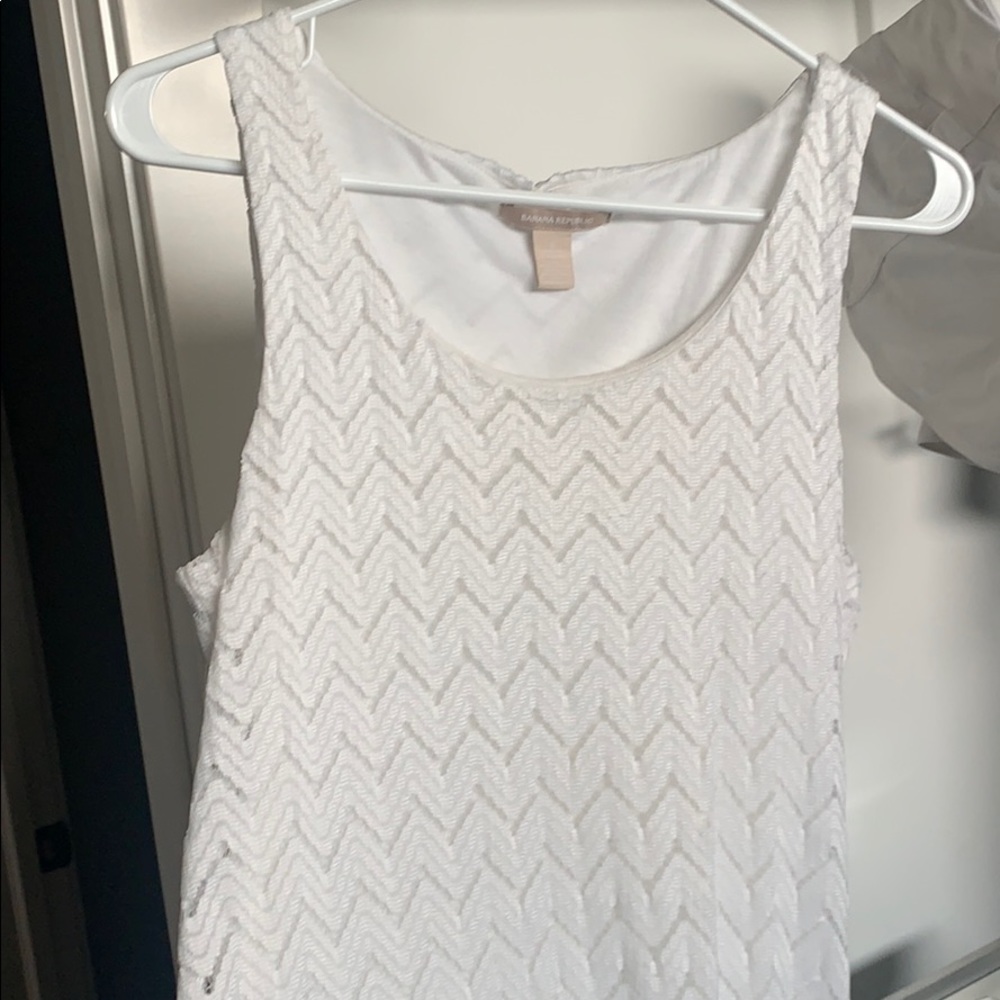 White banana republic Chevron tank